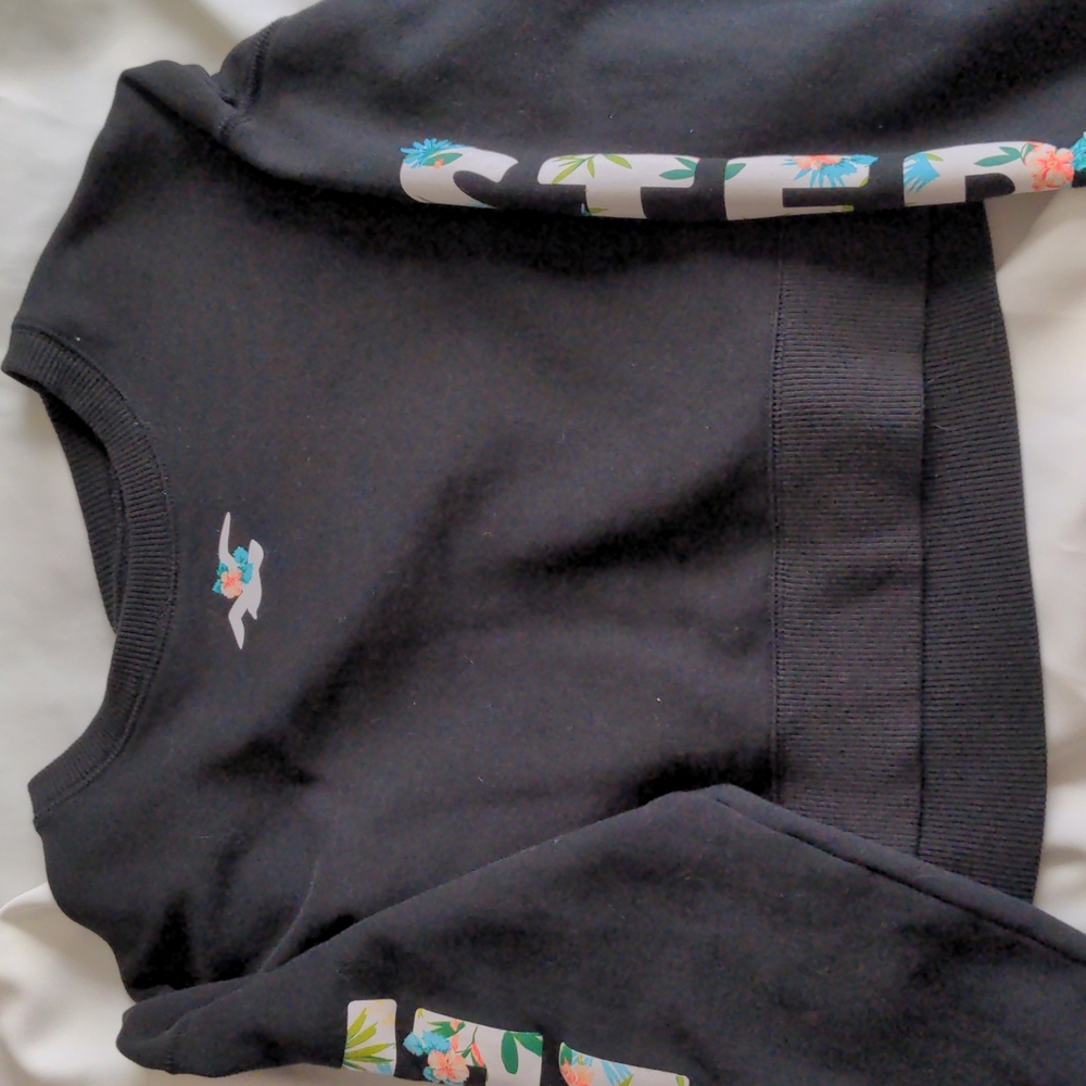 Hollister sweater black